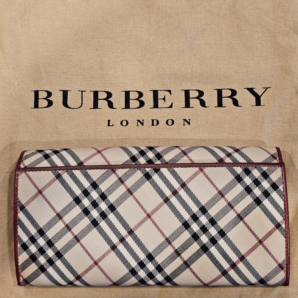 Burberry Beige and Red Plaid Clutch/Wallet with Kiss Lock (EUC) - Picture 6 of 6